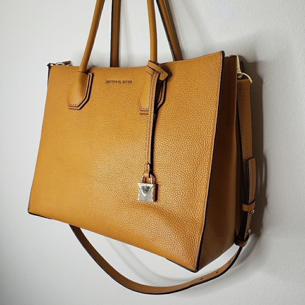 Michael KorsĀ Large Mercer Convtertable Merigold ToteāW/āCrossbodyāStrap - Picture 16 of 16